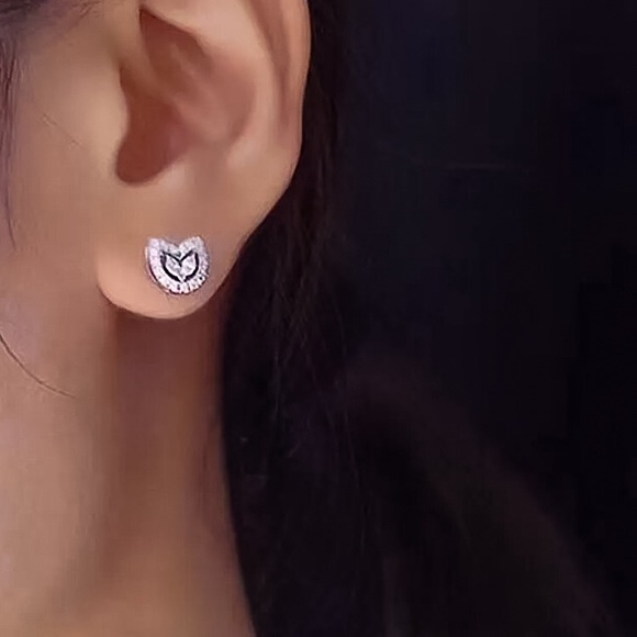 🔵𝟲𝟱%𝗢𝗙𝗙 𝗯𝘂𝗻𝗱𝗹𝗲𝘀 𝟯+🔵 NEW CZ Floral Silver Stud Earrings Earrings - Picture 4 of 10